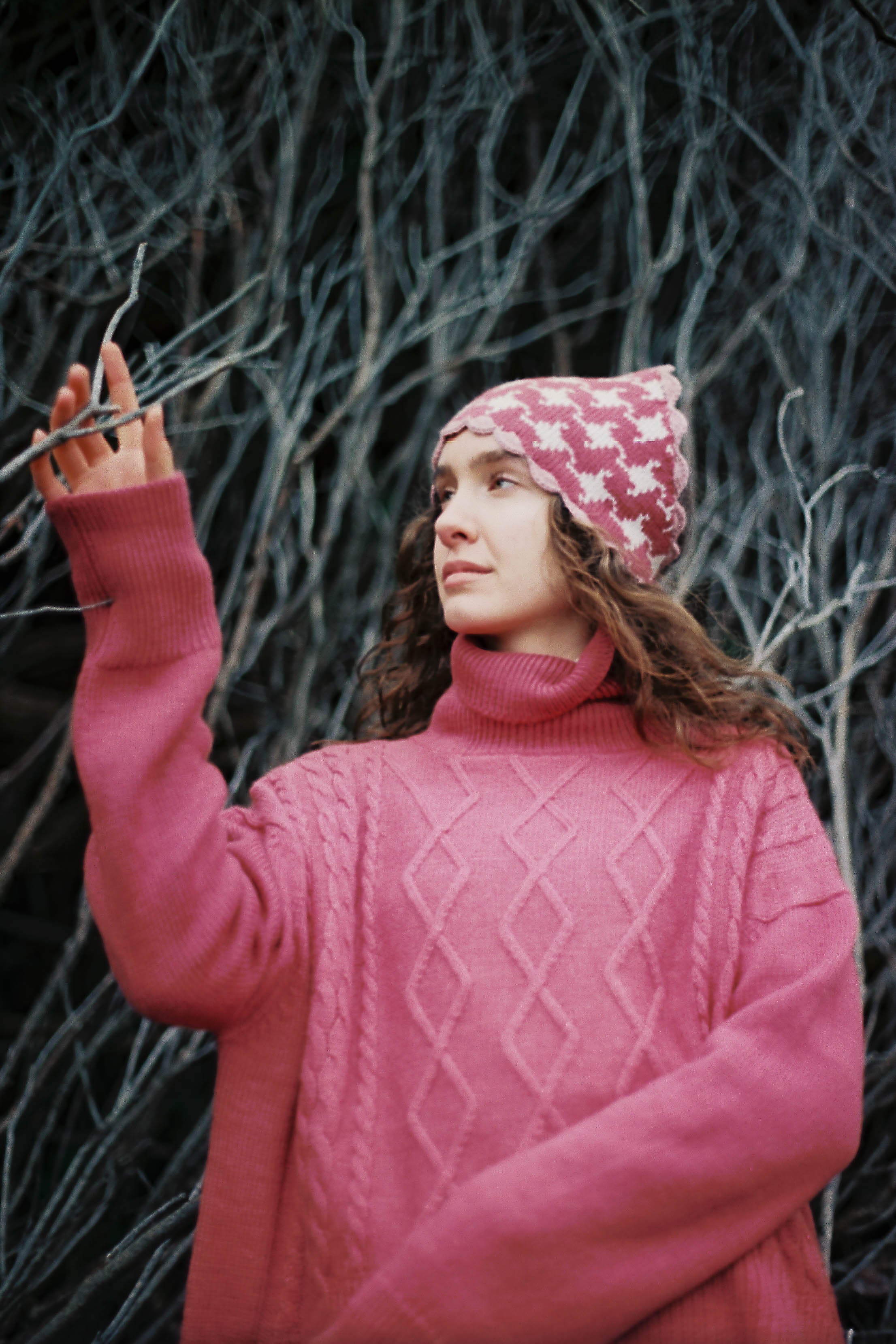 The Headscarf in White & Pink Reversible Houndstooth