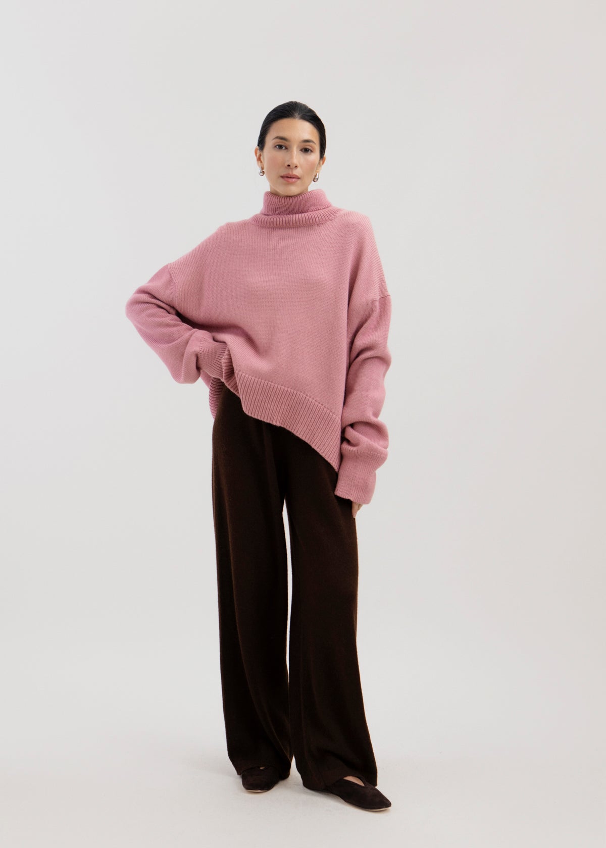 Cedar Sweater in Soft Blush, oversized baby alpaca turtleneck sweater by Ahblo, worn by model